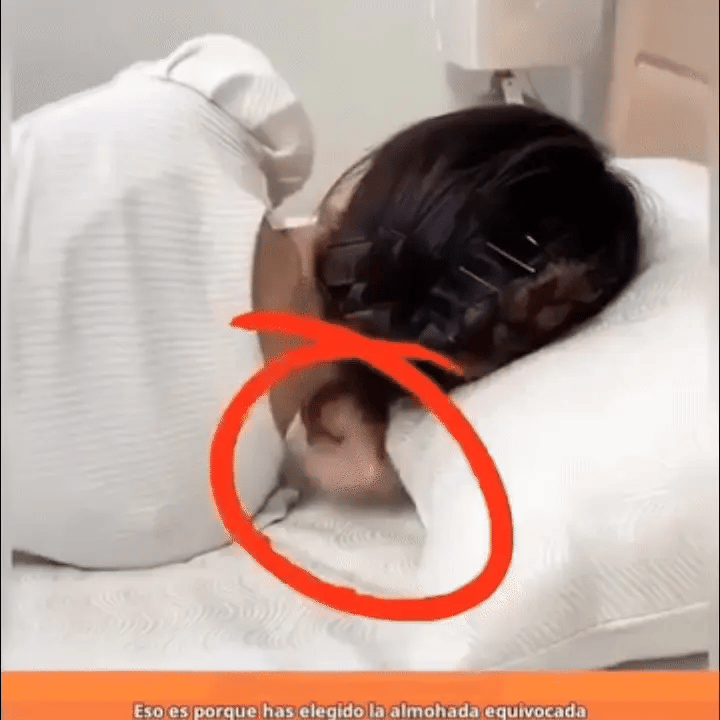 1+1 GRATIS | COMFORTSLEEP™ - La primera almohada con soporte ergonómico de curvatura que ELIMINA el dolor de cuello desde la primera noche. (Incluye fundas GRATIS + 30 días de garantía)